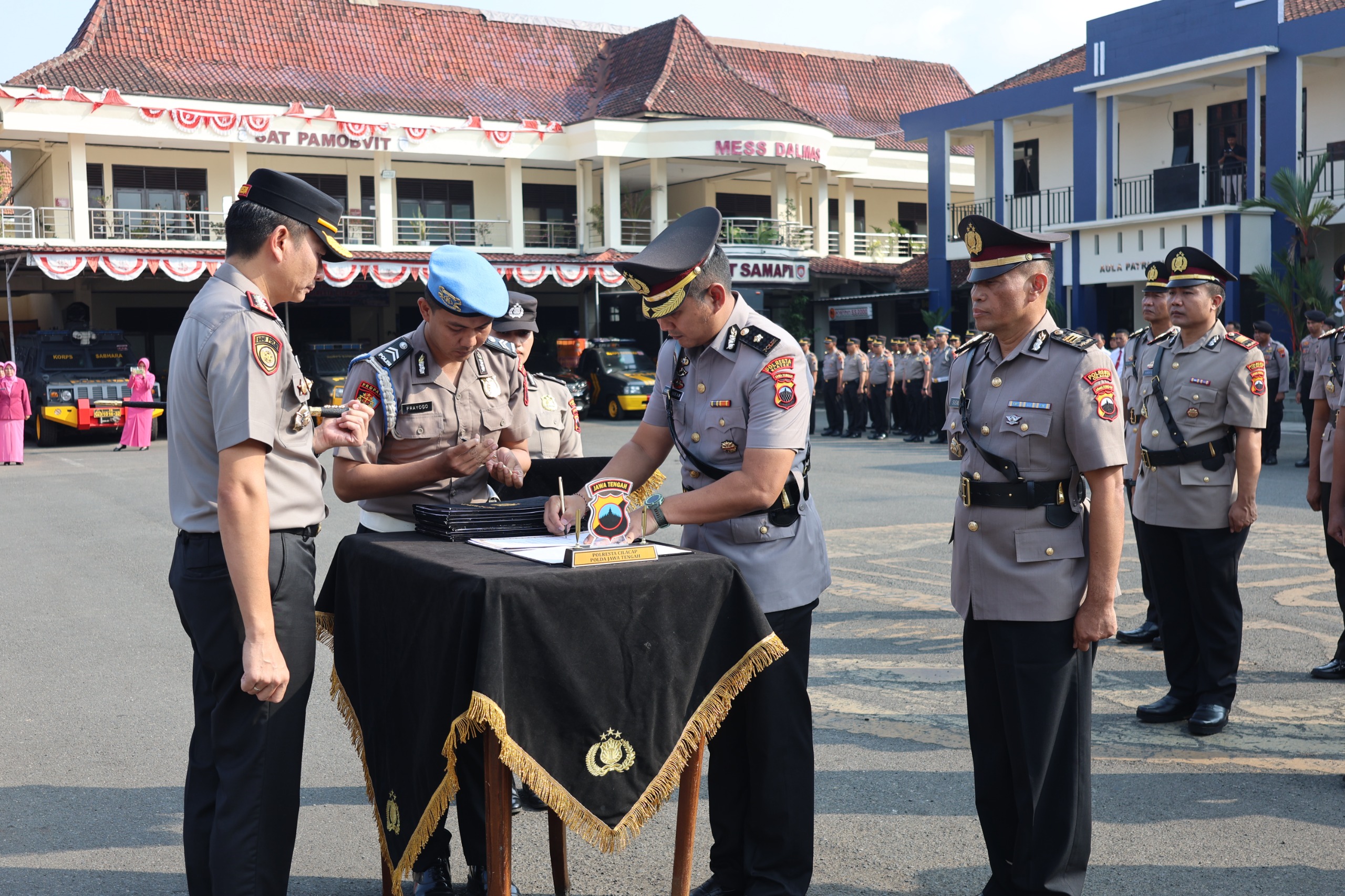 Pejabat Utama dan Kapolsek Jajaran Polresta Cilacap Bergulir, Kapolresta Cilacap Tekankan Penguatan Kinerja dan Kedekatan dengan Masyarakat